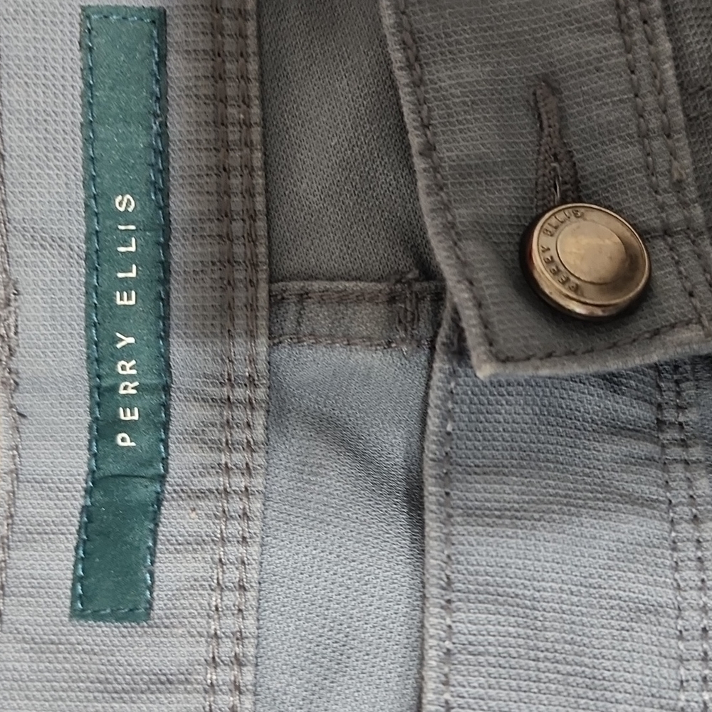 38w X 29L Ice Blue Perry Ellis Khaki Men